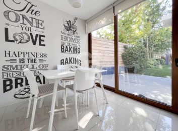 Casa Mediterránea En Los Trapenses, Cercana A Colegios